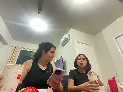 yassiestar online show from April 28, 3:49 pm