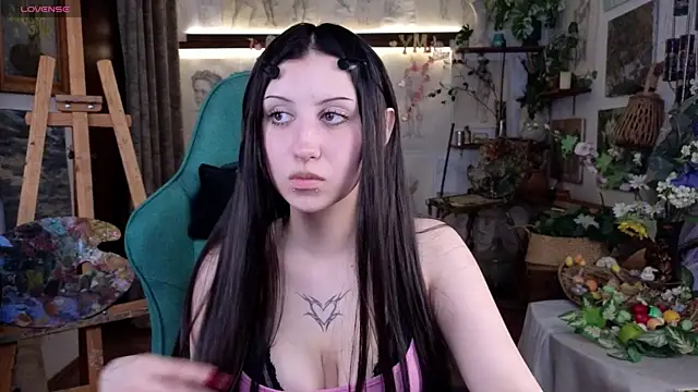 EffieMeowley online show from April 12, 2:09 pm