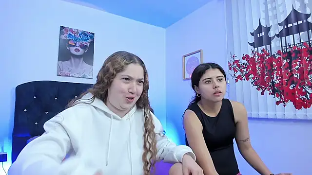 valeria and zoe online show from March 9, 1:47 pm