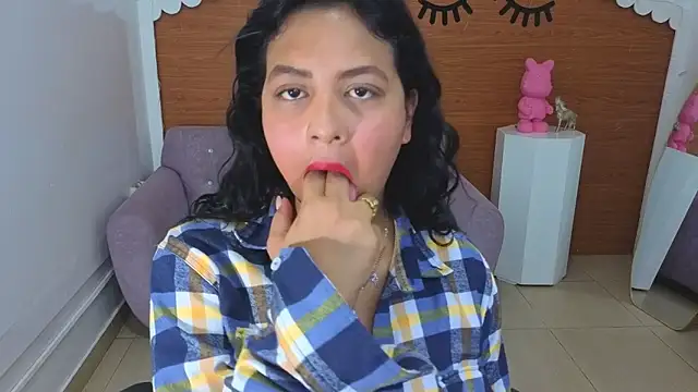 Kristen black T online show from February 25, 9:24 pm