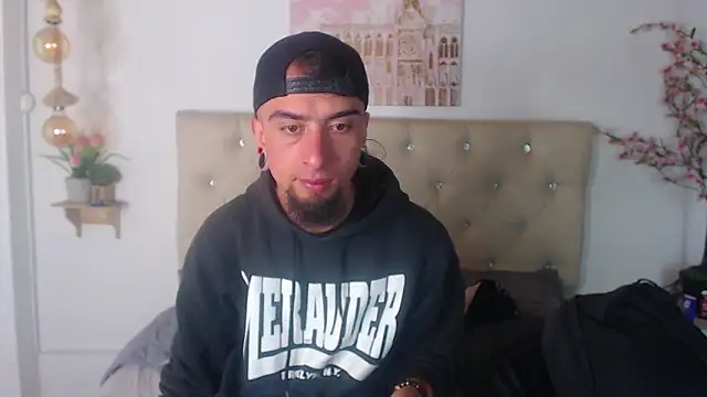 Rommen N Zoe online show from April 12, 1:19 am