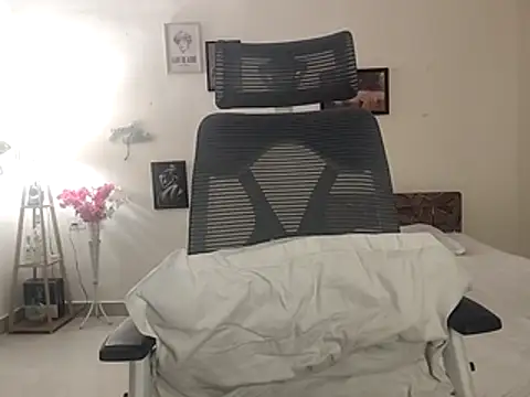 misstyy online show from April 25, 5:32 pm