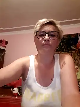 LunaBlaise online show from June 19, 6:00 pm