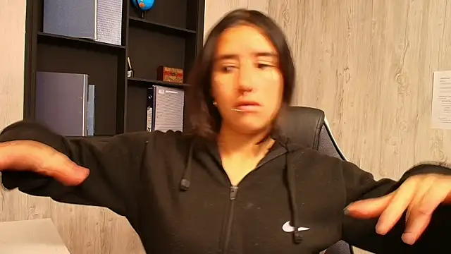 LilyRossi  online show from April 28, 1:15 pm