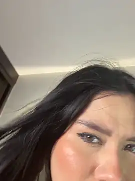 skylarferraro online show from March 27, 12:45 am