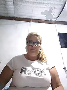 momismilf544 online show from March 31, 3:50 am