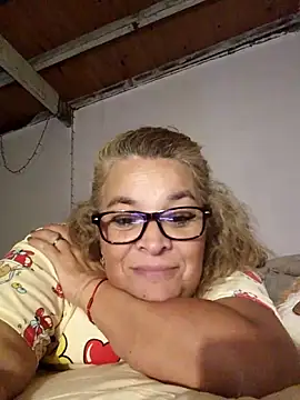 momismilf544 online show from April 1, 5:08 am