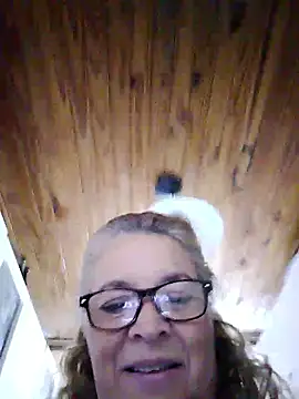 momismilf544 online show from April 7, 1:35 pm