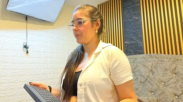 ElisVega online show from March 8, 2:04 am