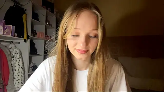 Anika Socutehe online show from February 28, 6:07 pm