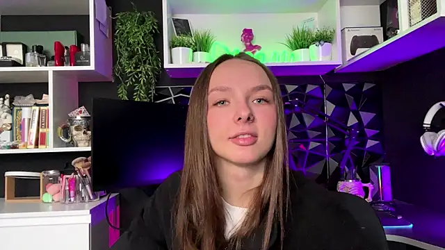 ClydeStiliner online show from March 3, 9:15 am