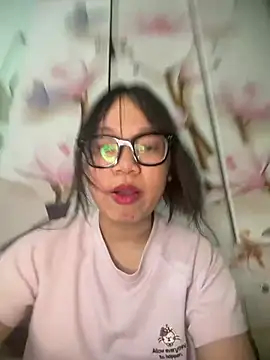 Leeeeiu online show from July 7, 3:04 pm