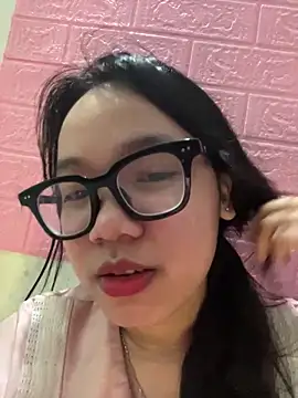 Leeeeiu online show from April 14, 3:34 pm