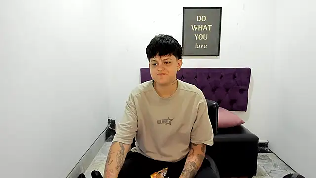 TomBoy Natali online show from April 1, 6:49 pm