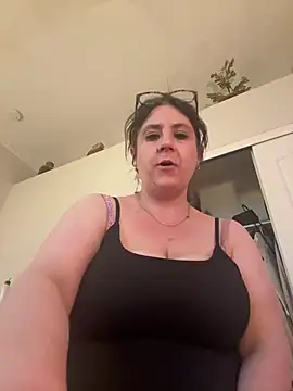 bratbabyannax online show from April 25, 1:52 am