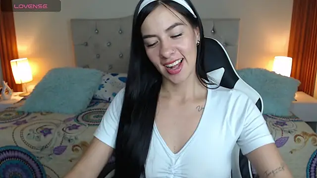 emiily skinny online show from April 10, 6:30 am