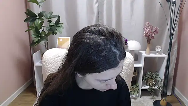 MistyBree online show from April 3, 8:12 am