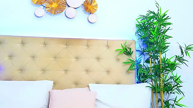 RaysaDrake online show from March 30, 4:01 am