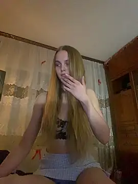 LunaVey online show from April 9, 6:24 pm