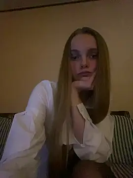 LunaVey online show from March 25, 6:55 pm