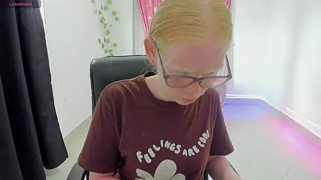 Albingirl online show from April 11, 8:23 pm