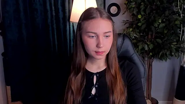 OliviaLang online show from April 2, 11:29 am