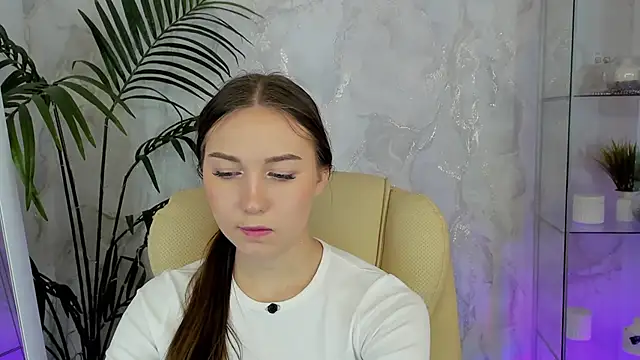 OliviaLang online show from March 4, 12:01 pm