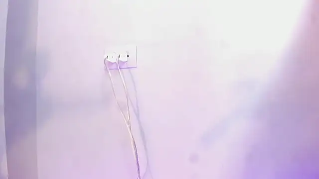 Nahomy Collins  online show from April 1, 7:55 pm