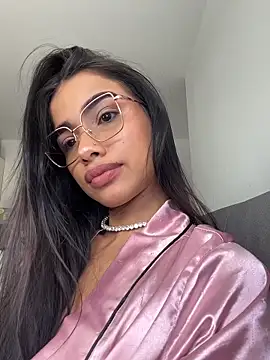 Bella Smithe online show from April 5, 4:17 pm