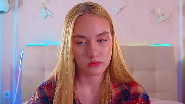 JenniferCamprell online show from April 14, 7:25 pm