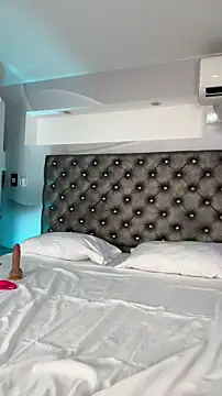 LauriLenix online show from March 31, 3:56 pm