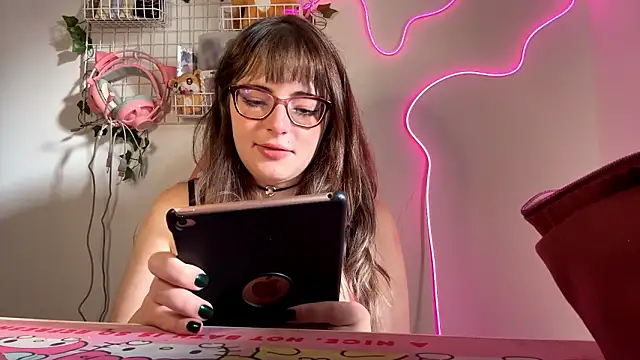 ThaoSankar online show from March 4, 6:03 pm