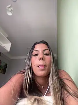 kifanyy online show from March 10, 5:28 pm