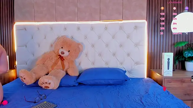 apriilfox online show from March 14, 3:40 am