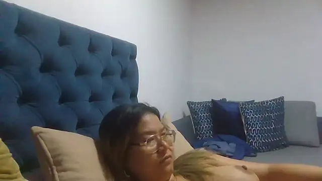 Jiwon Han online show from April 17, 12:46 am