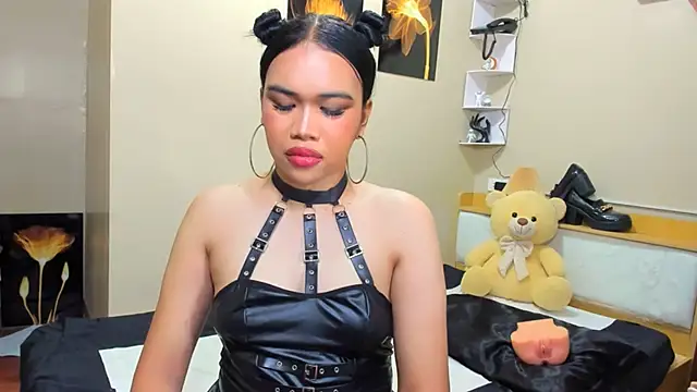 hugecelestina online show from April 13, 4:03 am