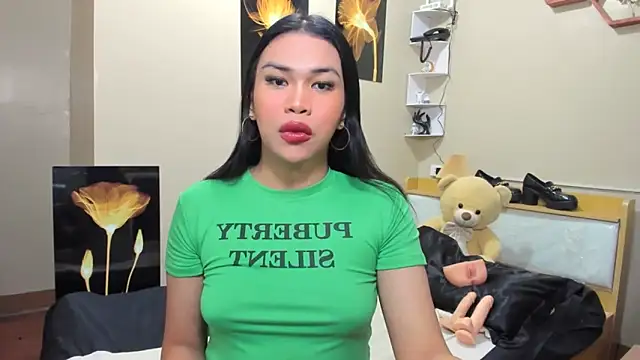 hugecelestina online show from April 7, 1:24 pm