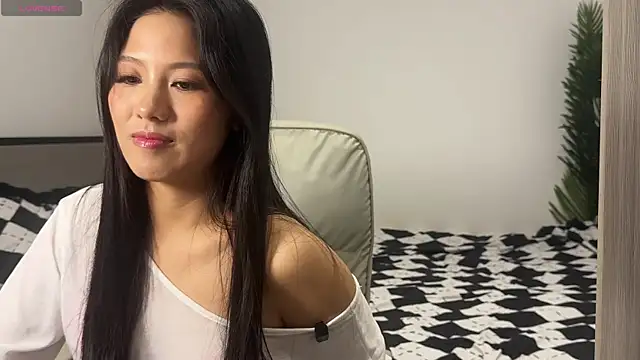 onlylookatu online show from March 26, 5:58 pm