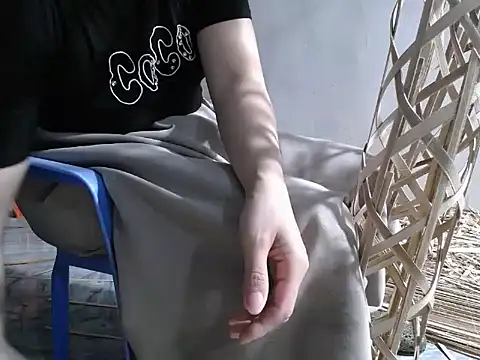 Maila88a online show from April 7, 1:24 pm