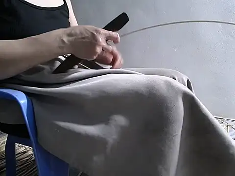 Maila88a online show from April 10, 1:17 pm