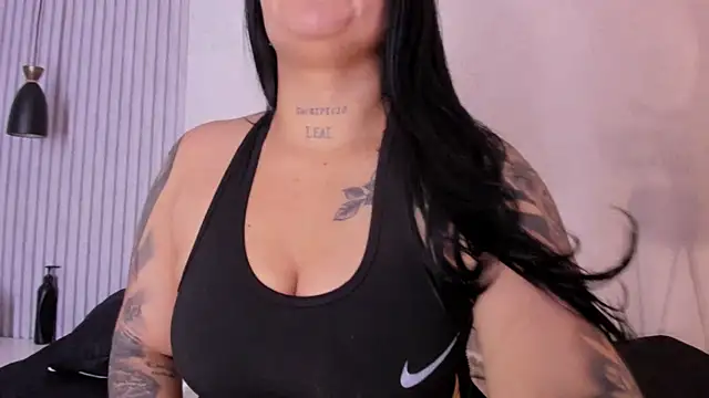 ManuelaMontes  online show from April 6, 11:33 am