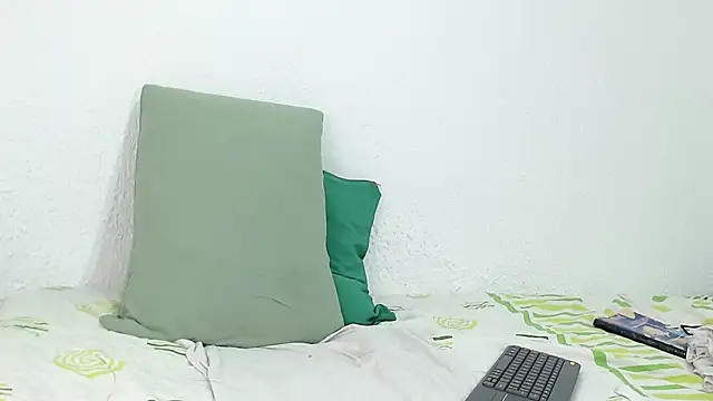 sexxylatinx1 online show from April 7, 5:15 pm