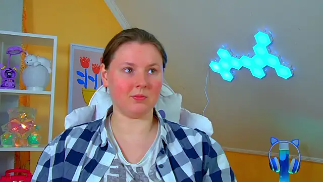 MelodyMoores online show from April 15, 6:36 am