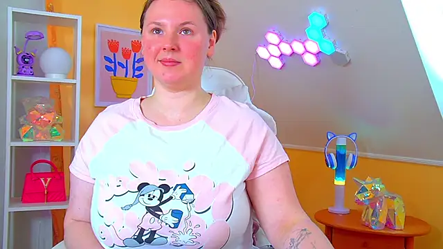 MelodyMoores online show from April 22, 6:43 am