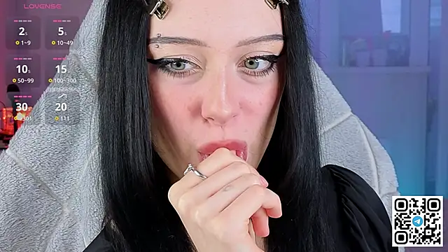 lunaramyy online show from April 7, 3:14 pm