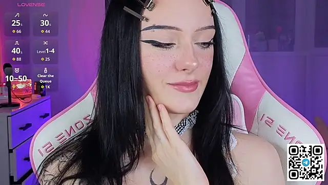 lunaramyy online show from April 9, 4:45 pm