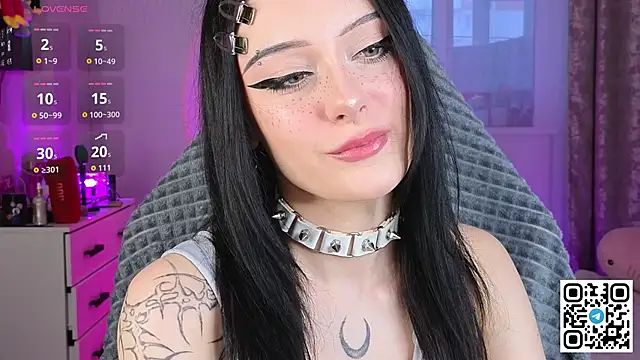 lunaramyy online show from April 4, 3:44 pm