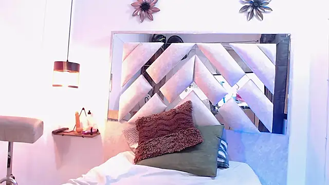 Sussana Wild online show from March 25, 3:26 pm