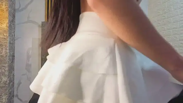 LyraenBlue online show from May 30, 1:20 pm