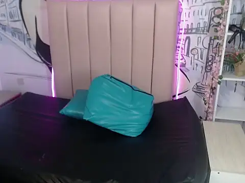 cruzsofiars707 online show from March 7, 3:30 pm